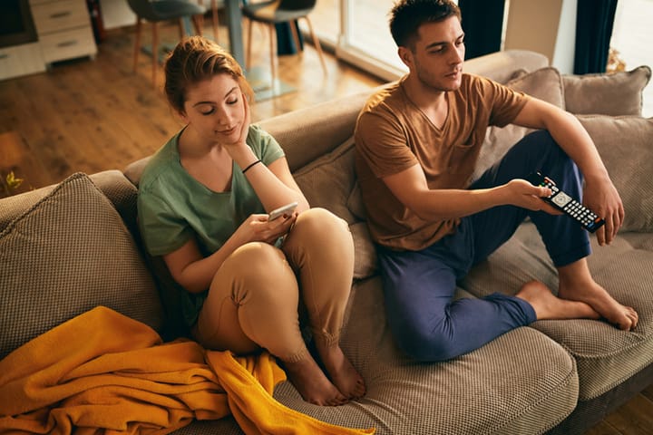 iStock-1306200918 Five Habits That Slowly Destroy Intimacy